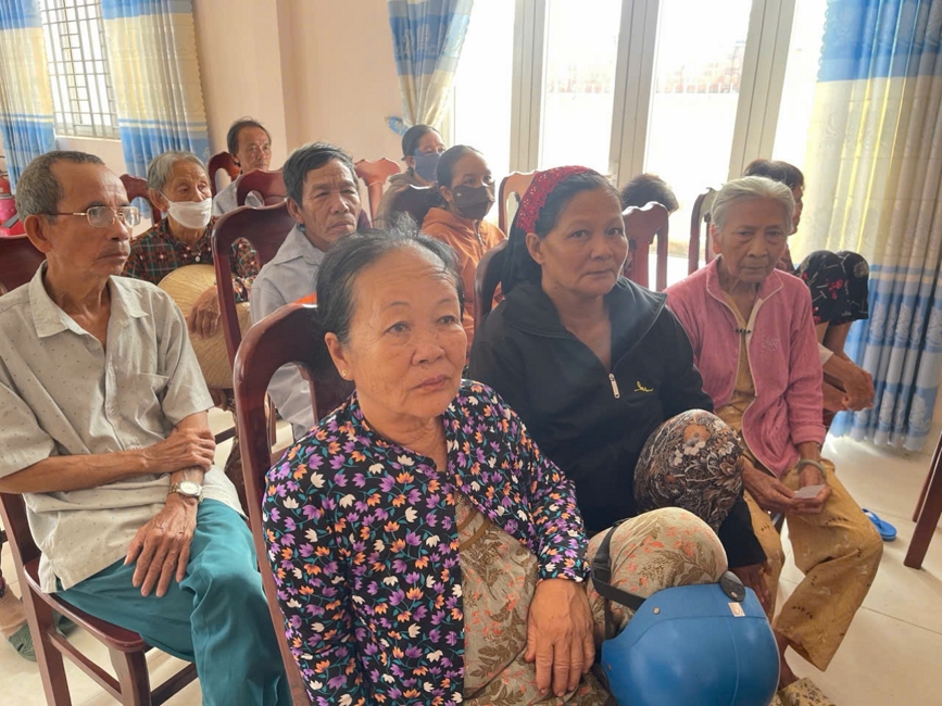 Chùa Suối Pháp (Tây Ninh) kết hợp cùng MTTQVN xã Tân Hòa thực hiện chương trình “Trao quà giúp đỡ người nghèo” tại địa phương.