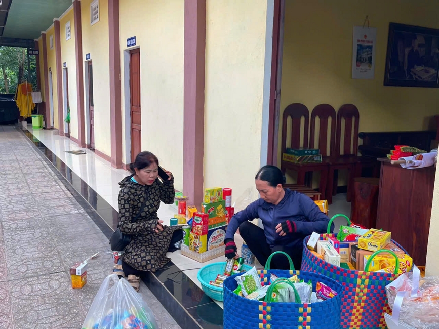 Chùa Suối Pháp (Tây Ninh) kết hợp cùng MTTQVN xã Tân Hòa thực hiện chương trình “Trao quà giúp đỡ người nghèo” tại địa phương.