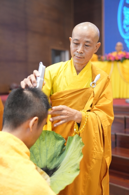 LỄ THẾ PHÁT XUẤT GIA NĂM 2026 - CHÙA HOẰNG PHÁP.