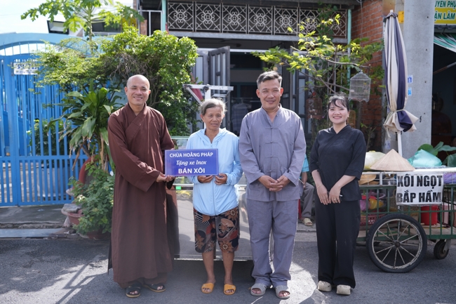 Chương trình từ thiện “Phương tiện nghĩa tình”.