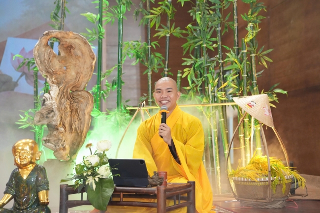 Chương trình “Lá Thư Gửi Thầy” trước thềm Khoá tu sinh viên hướng về Phật pháp.