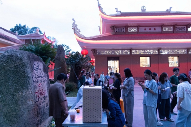 Chương trình “Lá Thư Gửi Thầy” trước thềm Khoá tu sinh viên hướng về Phật pháp.