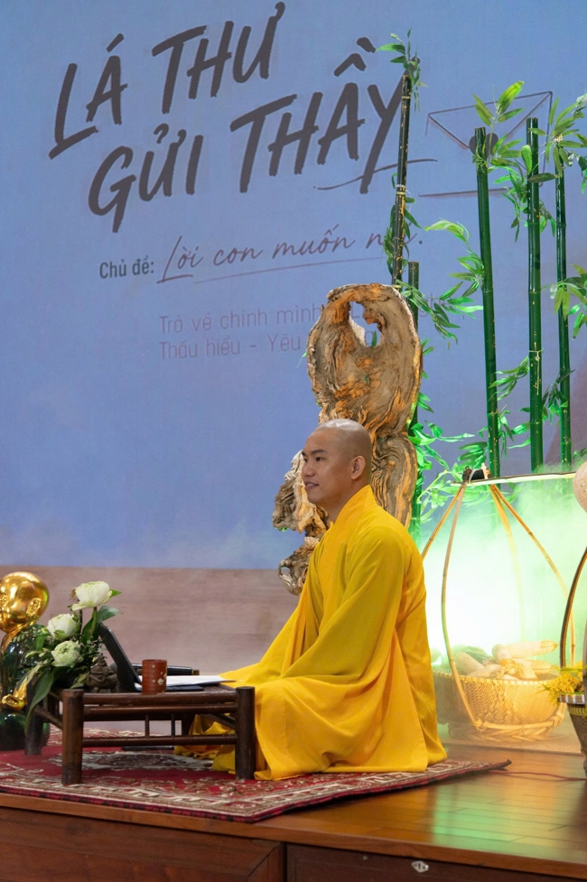 Chương trình “Lá Thư Gửi Thầy” trước thềm Khoá tu sinh viên hướng về Phật pháp.