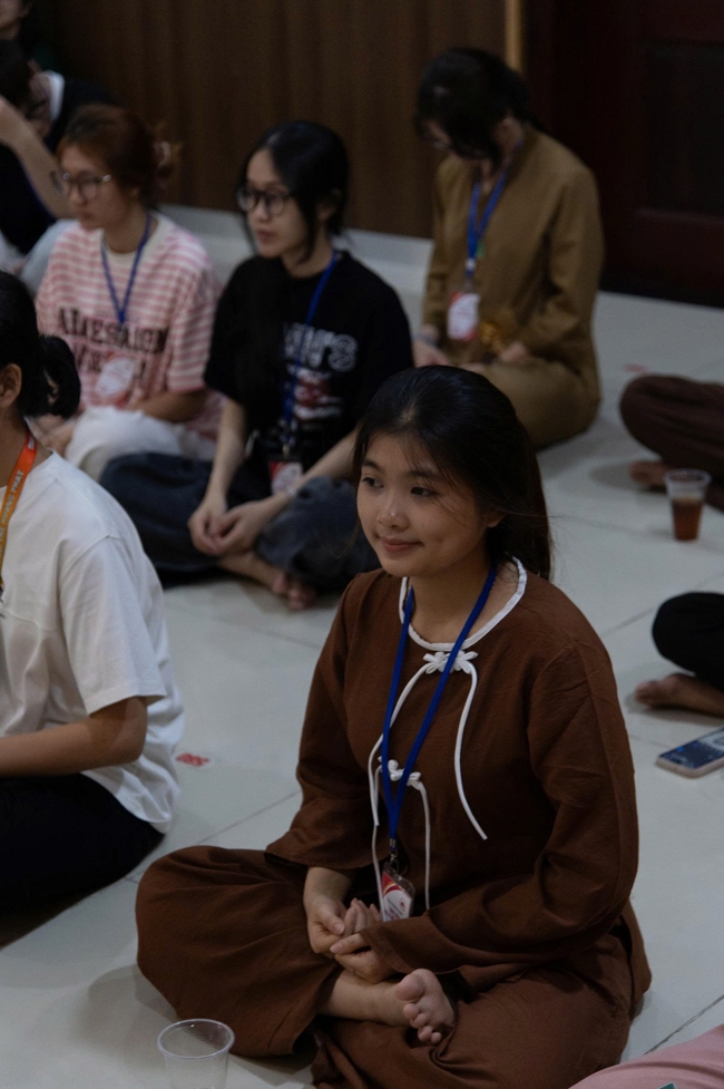 Chương trình “Lá Thư Gửi Thầy” trước thềm Khoá tu sinh viên hướng về Phật pháp.
