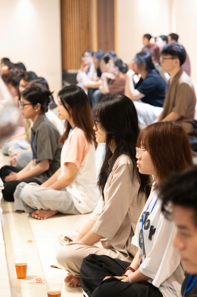 Chương trình “Lá Thư Gửi Thầy” trước thềm Khoá tu sinh viên hướng về Phật pháp.