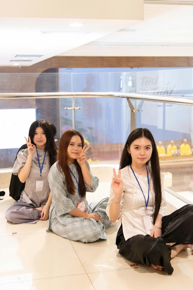 Chương trình “Lá Thư Gửi Thầy” trước thềm Khoá tu sinh viên hướng về Phật pháp.