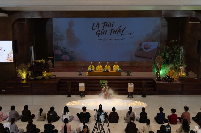Chương trình “Lá Thư Gửi Thầy” trước thềm Khoá tu sinh viên hướng về Phật pháp.