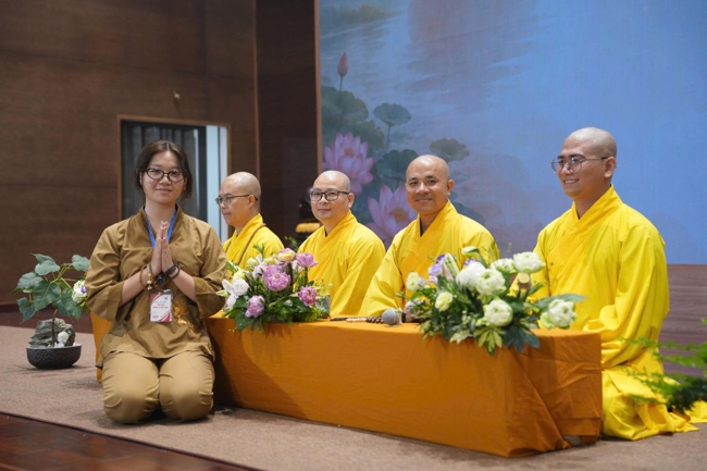 Chương trình “Lá Thư Gửi Thầy” trước thềm Khoá tu sinh viên hướng về Phật pháp.