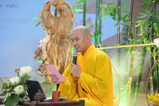 Chương trình “Lá Thư Gửi Thầy” trước thềm Khoá tu sinh viên hướng về Phật pháp.