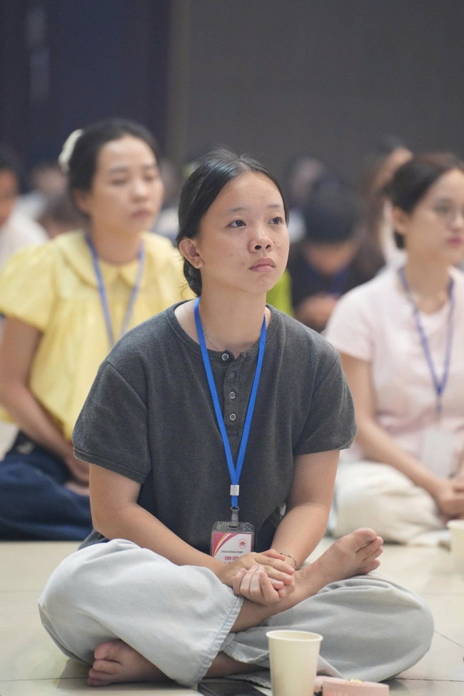 Chương trình “Lá Thư Gửi Thầy” trước thềm Khoá tu sinh viên hướng về Phật pháp.