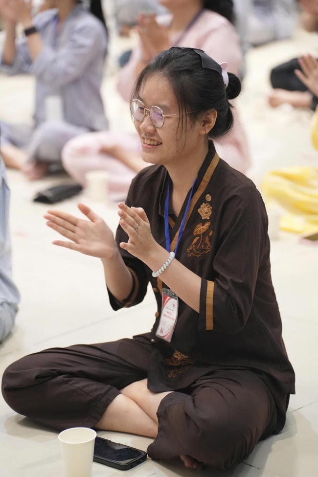 Chương trình “Lá Thư Gửi Thầy” trước thềm Khoá tu sinh viên hướng về Phật pháp.