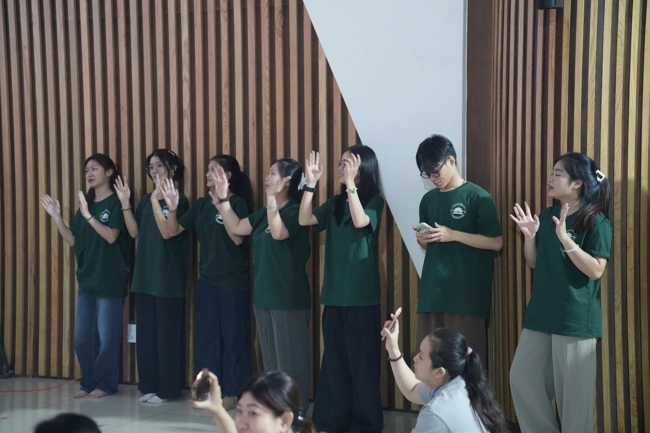 Chương trình “Lá Thư Gửi Thầy” trước thềm Khoá tu sinh viên hướng về Phật pháp.