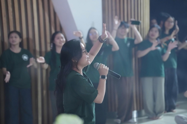 Chương trình “Lá Thư Gửi Thầy” trước thềm Khoá tu sinh viên hướng về Phật pháp.