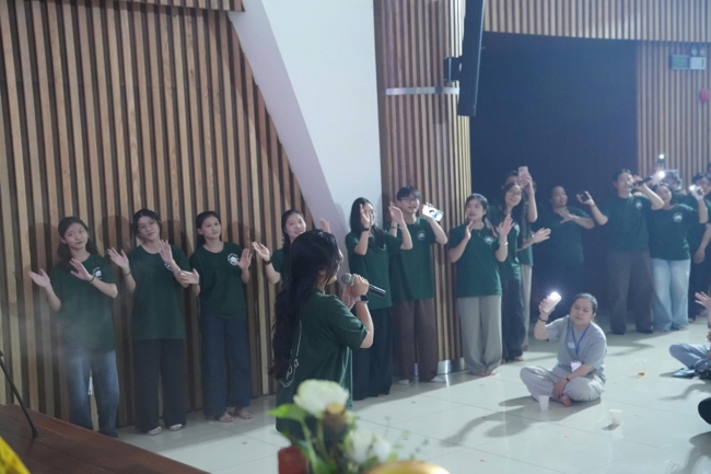 Chương trình “Lá Thư Gửi Thầy” trước thềm Khoá tu sinh viên hướng về Phật pháp.
