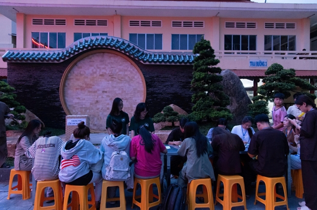 Chương trình “Lá Thư Gửi Thầy” trước thềm Khoá tu sinh viên hướng về Phật pháp.