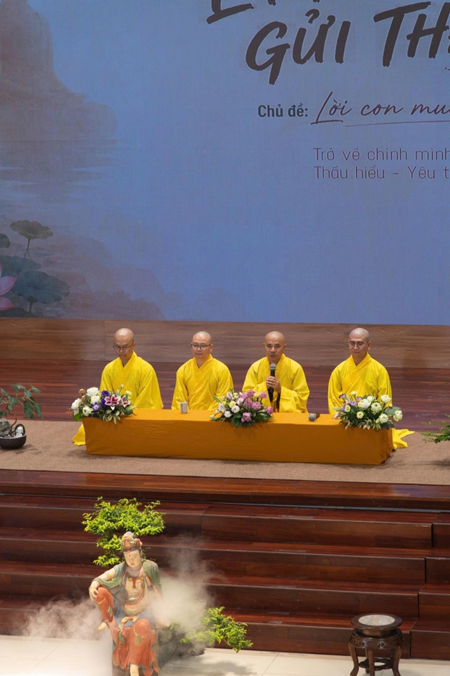 Chương trình “Lá Thư Gửi Thầy” trước thềm Khoá tu sinh viên hướng về Phật pháp.