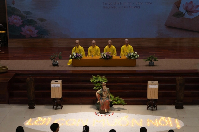 Chương trình “Lá Thư Gửi Thầy” trước thềm Khoá tu sinh viên hướng về Phật pháp.