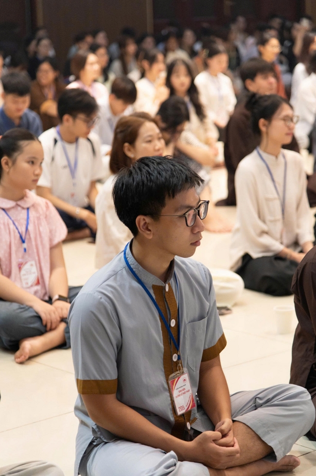 Chương trình “Lá Thư Gửi Thầy” trước thềm Khoá tu sinh viên hướng về Phật pháp.