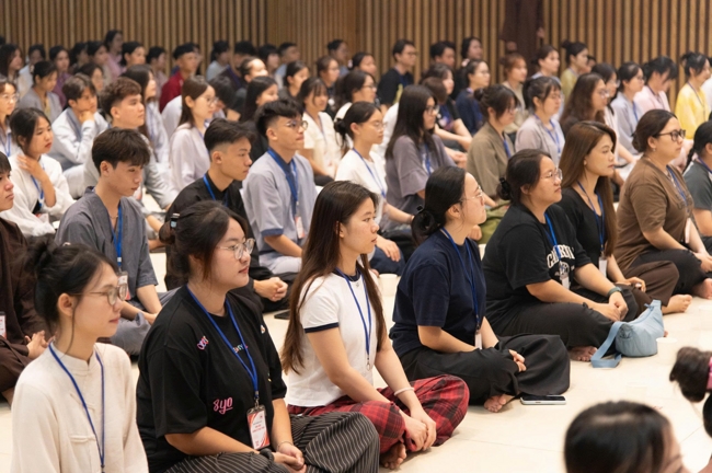 Chương trình “Lá Thư Gửi Thầy” trước thềm Khoá tu sinh viên hướng về Phật pháp.