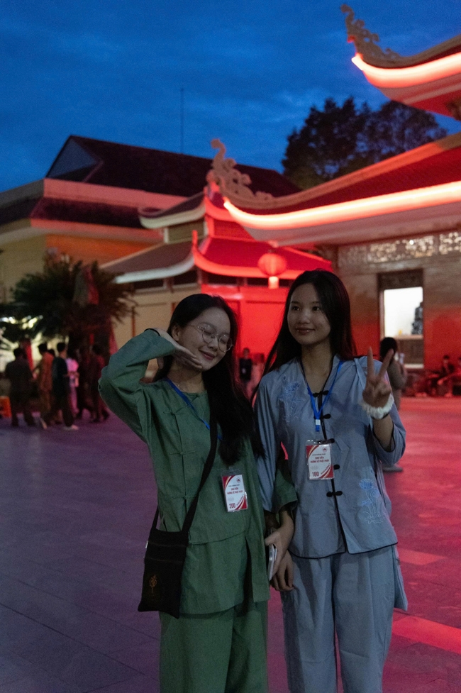 Chương trình “Lá Thư Gửi Thầy” trước thềm Khoá tu sinh viên hướng về Phật pháp.