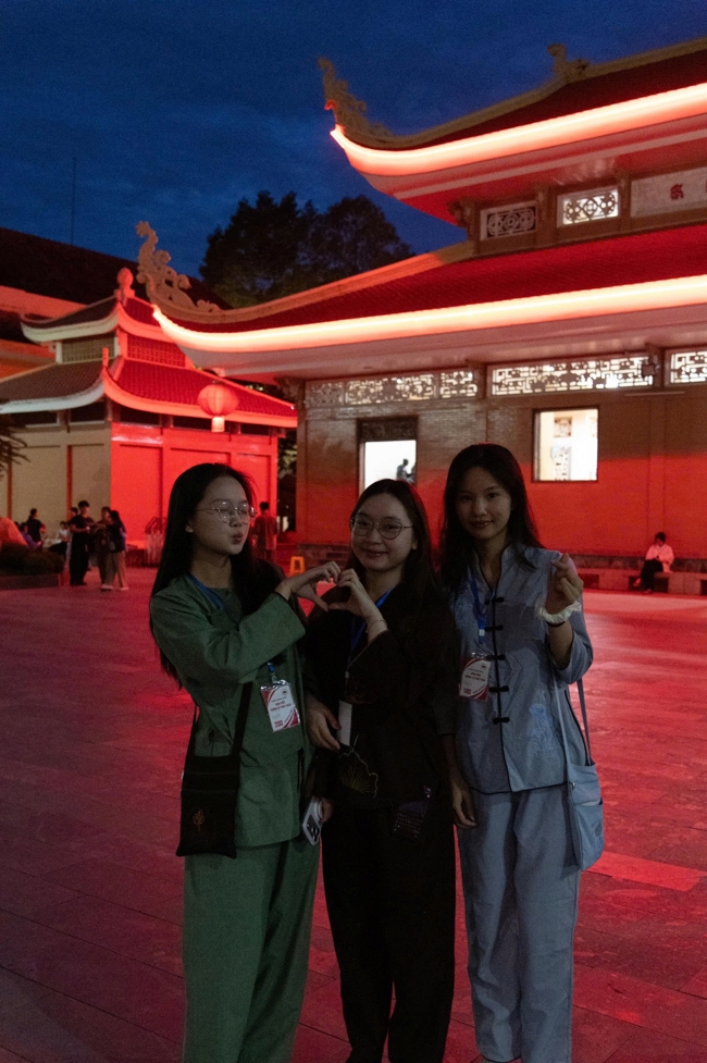 Chương trình “Lá Thư Gửi Thầy” trước thềm Khoá tu sinh viên hướng về Phật pháp.
