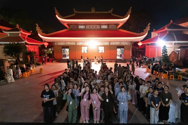Chương trình “Lá Thư Gửi Thầy” trước thềm Khoá tu sinh viên hướng về Phật pháp.
