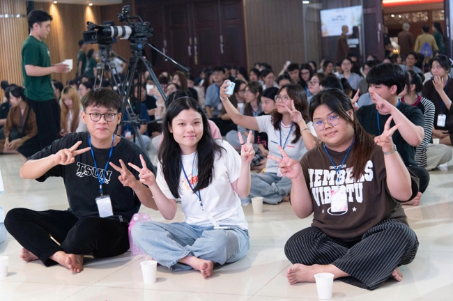 Chương trình “Lá Thư Gửi Thầy” trước thềm Khoá tu sinh viên hướng về Phật pháp.