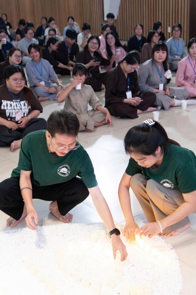 Chương trình “Lá Thư Gửi Thầy” trước thềm Khoá tu sinh viên hướng về Phật pháp.