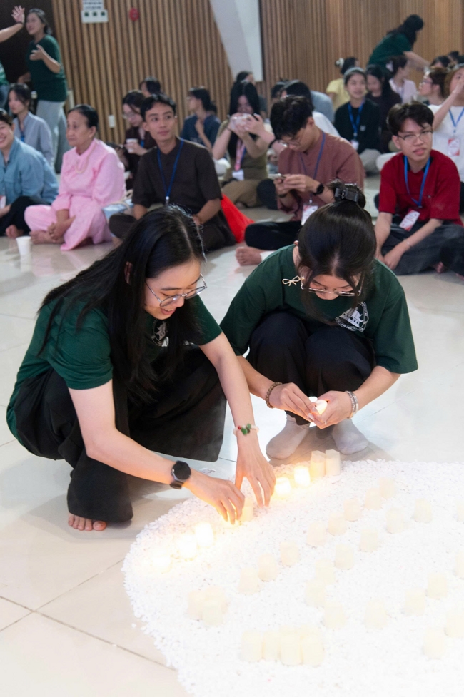 Chương trình “Lá Thư Gửi Thầy” trước thềm Khoá tu sinh viên hướng về Phật pháp.