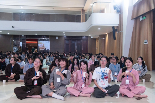 Chương trình “Lá Thư Gửi Thầy” trước thềm Khoá tu sinh viên hướng về Phật pháp.