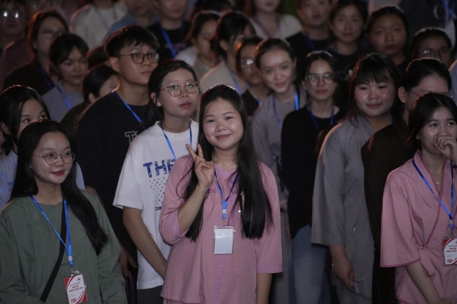 Chương trình “Lá Thư Gửi Thầy” trước thềm Khoá tu sinh viên hướng về Phật pháp.