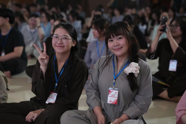 Chương trình “Lá Thư Gửi Thầy” trước thềm Khoá tu sinh viên hướng về Phật pháp.