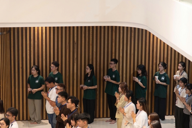 Chương trình “Lá Thư Gửi Thầy” trước thềm Khoá tu sinh viên hướng về Phật pháp.