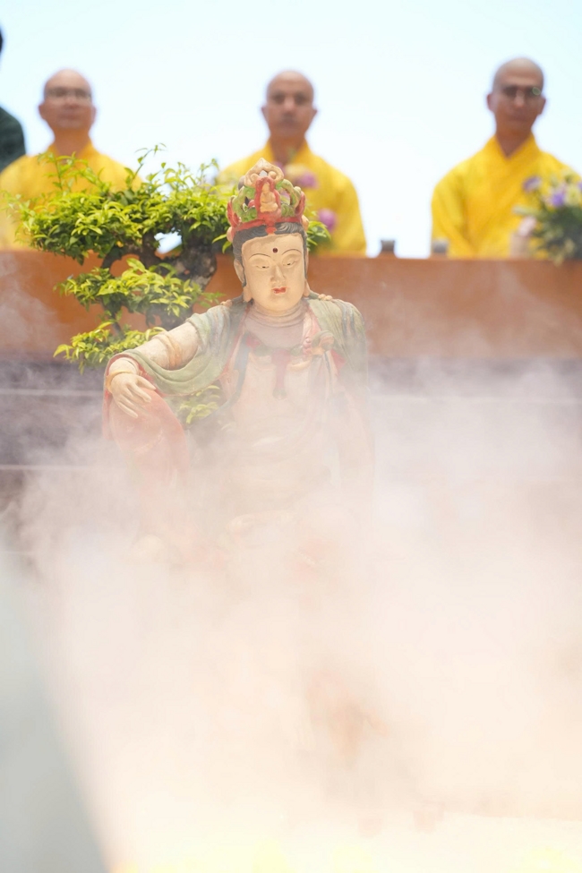 Chương trình “Lá Thư Gửi Thầy” trước thềm Khoá tu sinh viên hướng về Phật pháp.