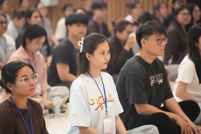 Chương trình “Lá Thư Gửi Thầy” trước thềm Khoá tu sinh viên hướng về Phật pháp.
