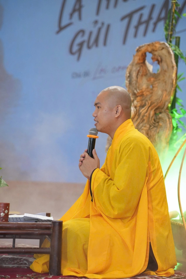 Chương trình “Lá Thư Gửi Thầy” trước thềm Khoá tu sinh viên hướng về Phật pháp.
