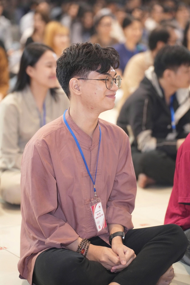 Chương trình “Lá Thư Gửi Thầy” trước thềm Khoá tu sinh viên hướng về Phật pháp.