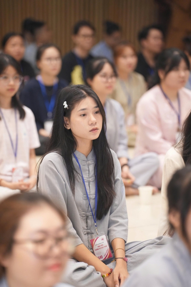 Chương trình “Lá Thư Gửi Thầy” trước thềm Khoá tu sinh viên hướng về Phật pháp.
