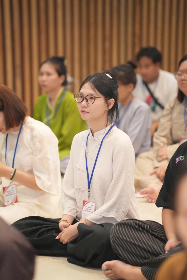 Chương trình “Lá Thư Gửi Thầy” trước thềm Khoá tu sinh viên hướng về Phật pháp.