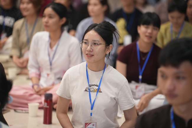 Chương trình “Lá Thư Gửi Thầy” trước thềm Khoá tu sinh viên hướng về Phật pháp.