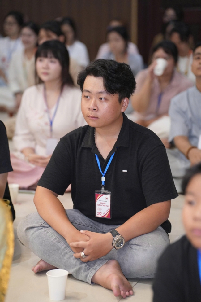 Chương trình “Lá Thư Gửi Thầy” trước thềm Khoá tu sinh viên hướng về Phật pháp.