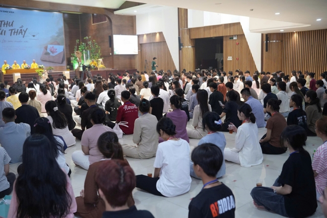 Chương trình “Lá Thư Gửi Thầy” trước thềm Khoá tu sinh viên hướng về Phật pháp.