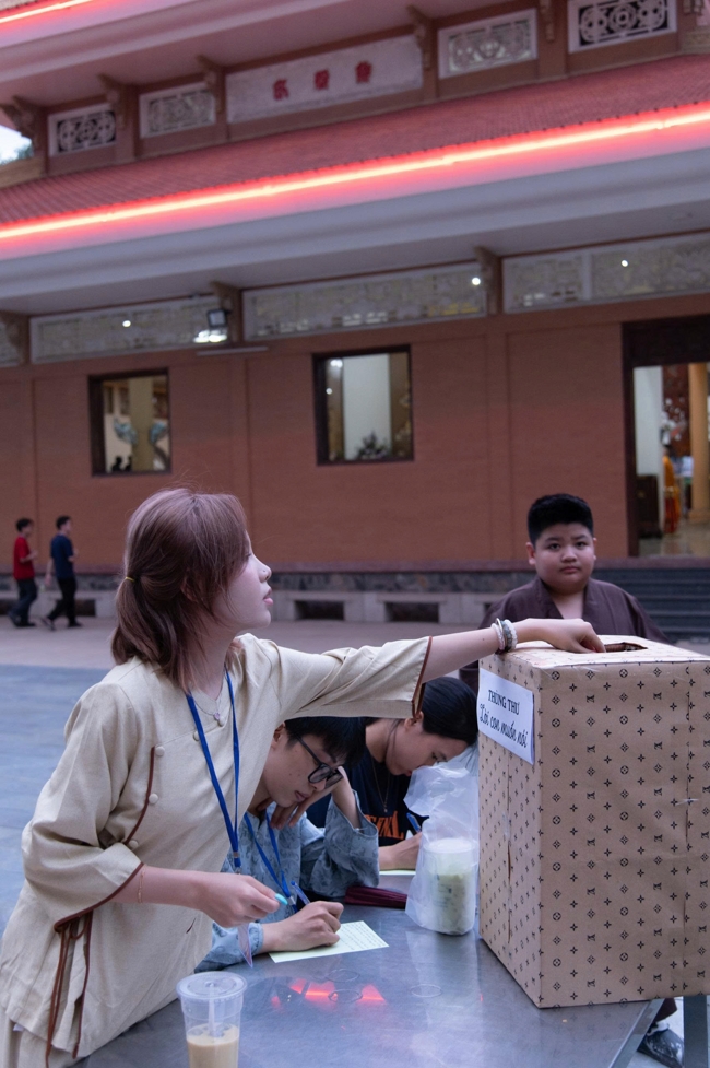 Chương trình “Lá Thư Gửi Thầy” trước thềm Khoá tu sinh viên hướng về Phật pháp.