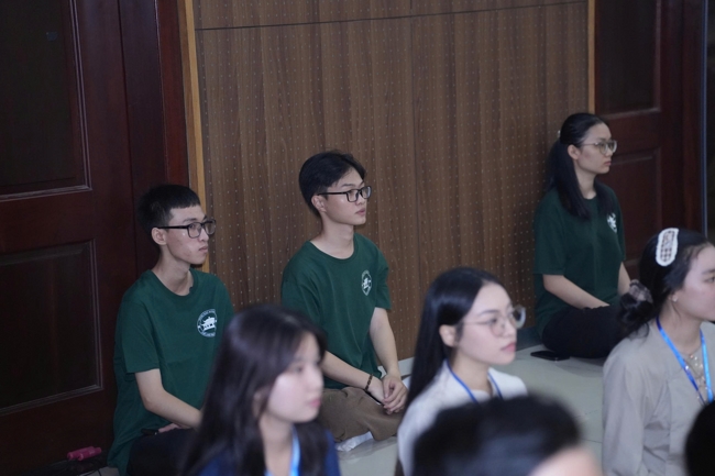Chương trình “Lá Thư Gửi Thầy” trước thềm Khoá tu sinh viên hướng về Phật pháp.