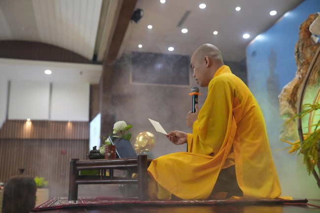 Chương trình “Lá Thư Gửi Thầy” trước thềm Khoá tu sinh viên hướng về Phật pháp.