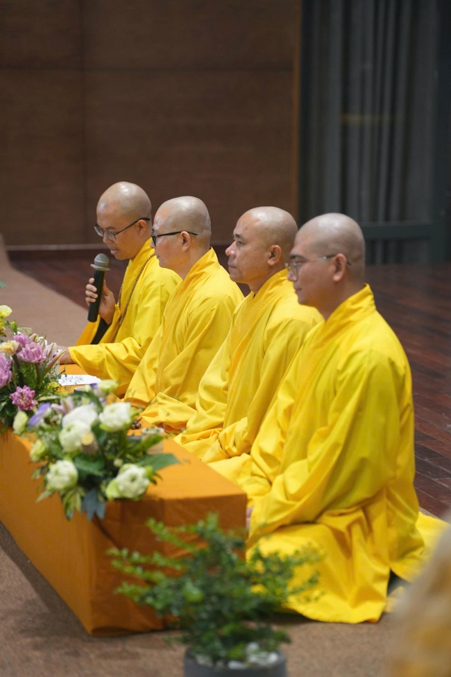 Chương trình “Lá Thư Gửi Thầy” trước thềm Khoá tu sinh viên hướng về Phật pháp.