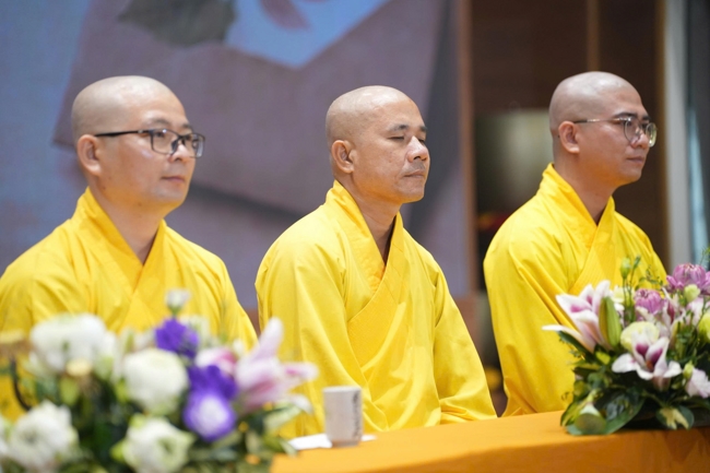 Chương trình “Lá Thư Gửi Thầy” trước thềm Khoá tu sinh viên hướng về Phật pháp.