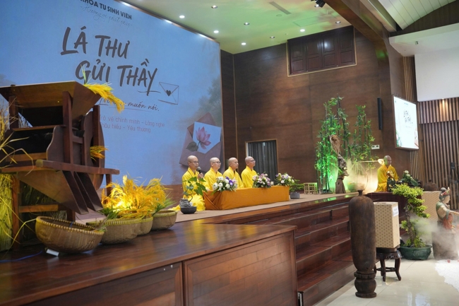 Chương trình “Lá Thư Gửi Thầy” trước thềm Khoá tu sinh viên hướng về Phật pháp.