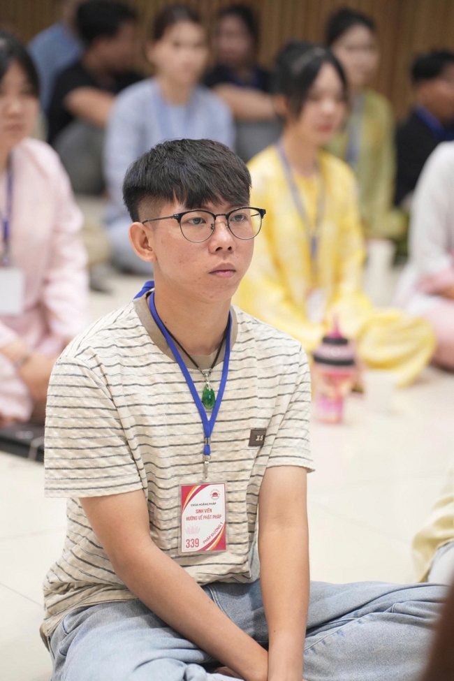 Chương trình “Lá Thư Gửi Thầy” trước thềm Khoá tu sinh viên hướng về Phật pháp.