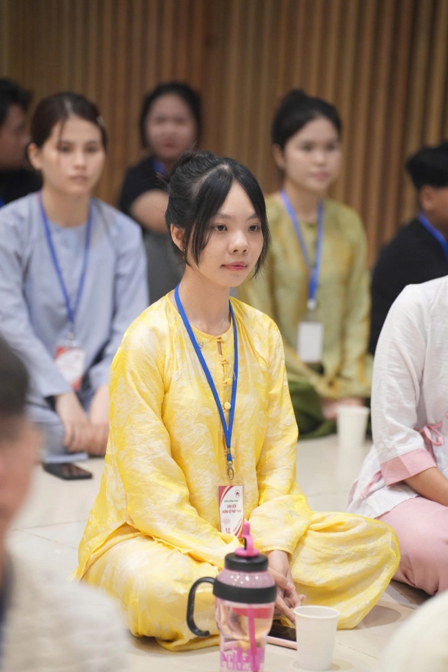 Chương trình “Lá Thư Gửi Thầy” trước thềm Khoá tu sinh viên hướng về Phật pháp.